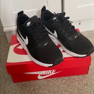 Women’s Nike Air Max Tavas